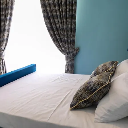 100 Boutique Living-2